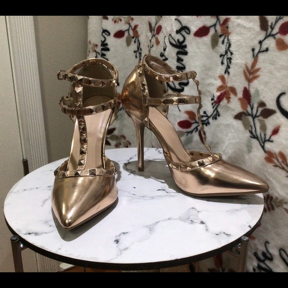 Gold heels - Picture 3 of 8